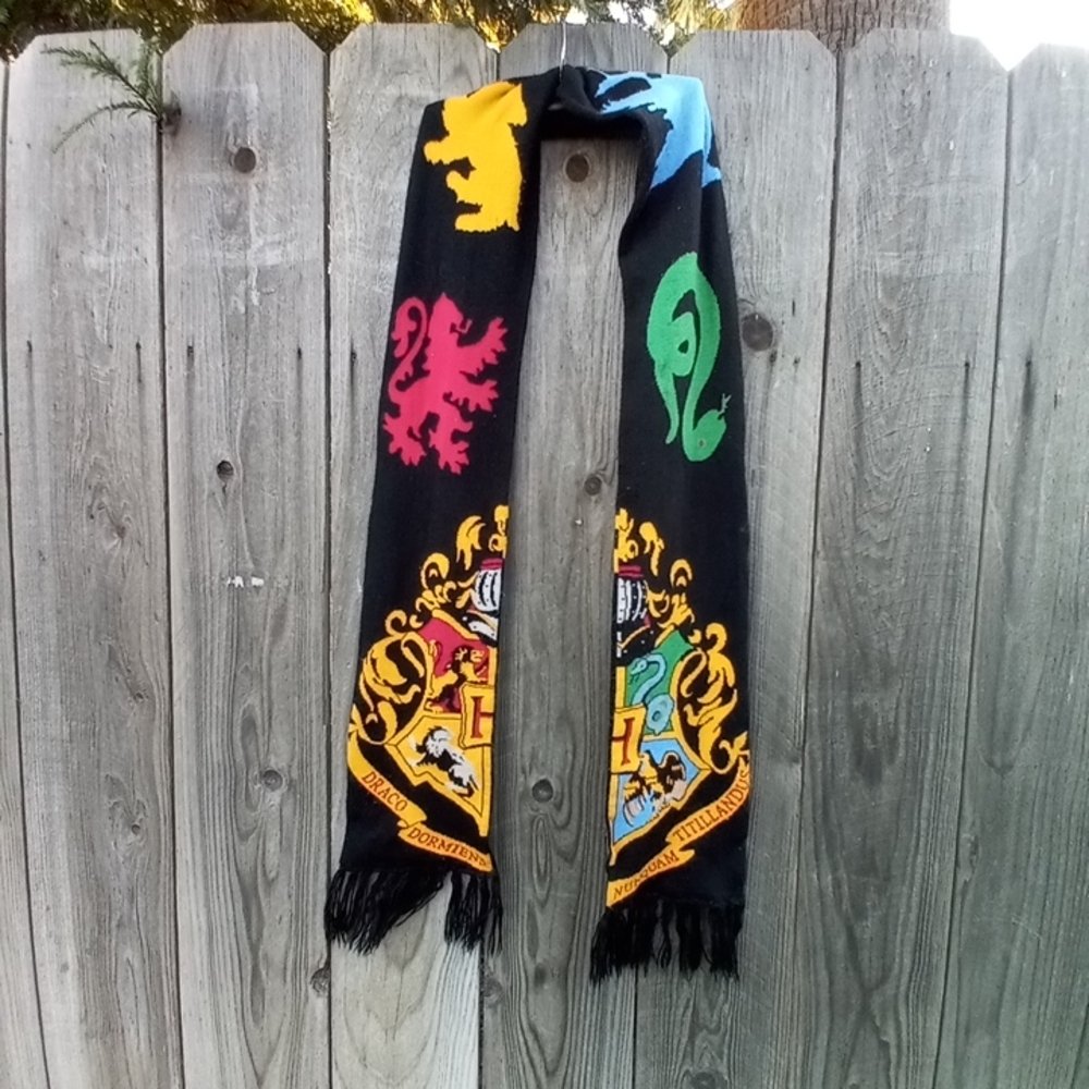 Harry Potter Hogwarts Crest Knit Scarf Black Fringe with Multicolored Crests - Picture 1 of 8